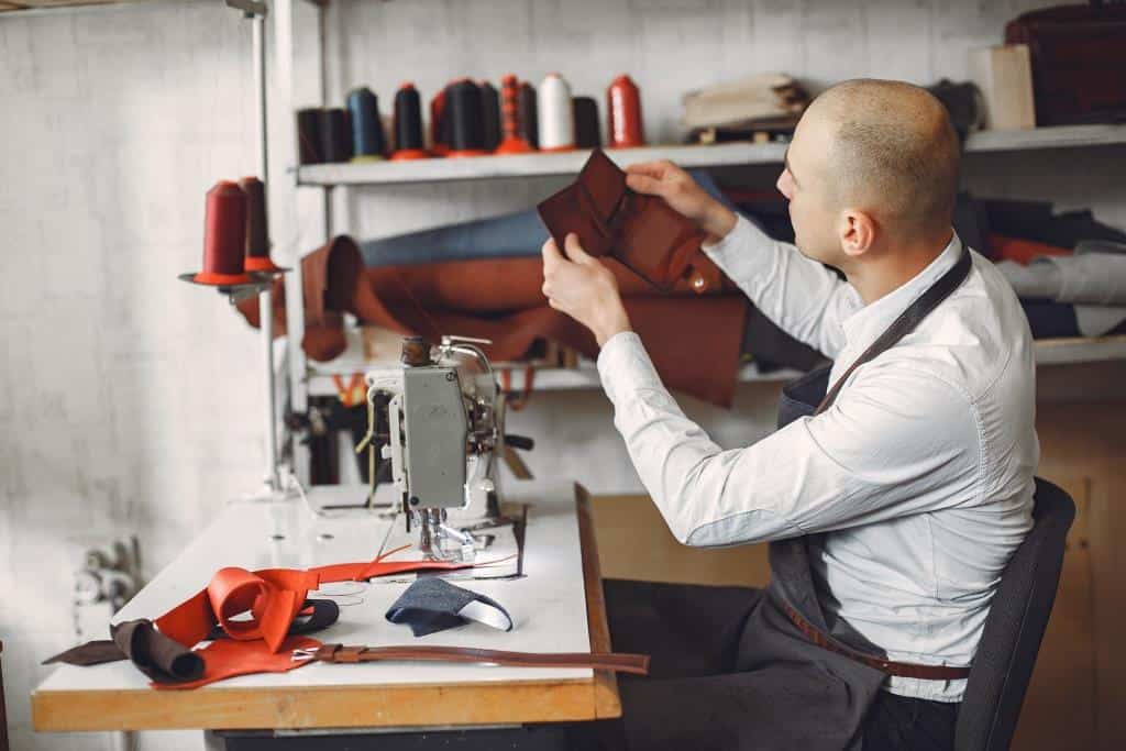 Raw Material Inventory Management Guide for Apparel Businesses